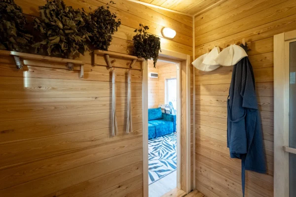 Баня 6х6м с параллельными полками вдоль печи фото № 12461